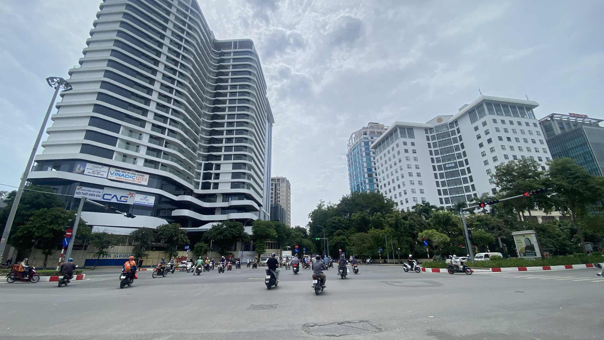 Bán 1200m2 đất tặng biệt thự mặt phố Đội Cấn phường Ngọc Hà - Ảnh 2