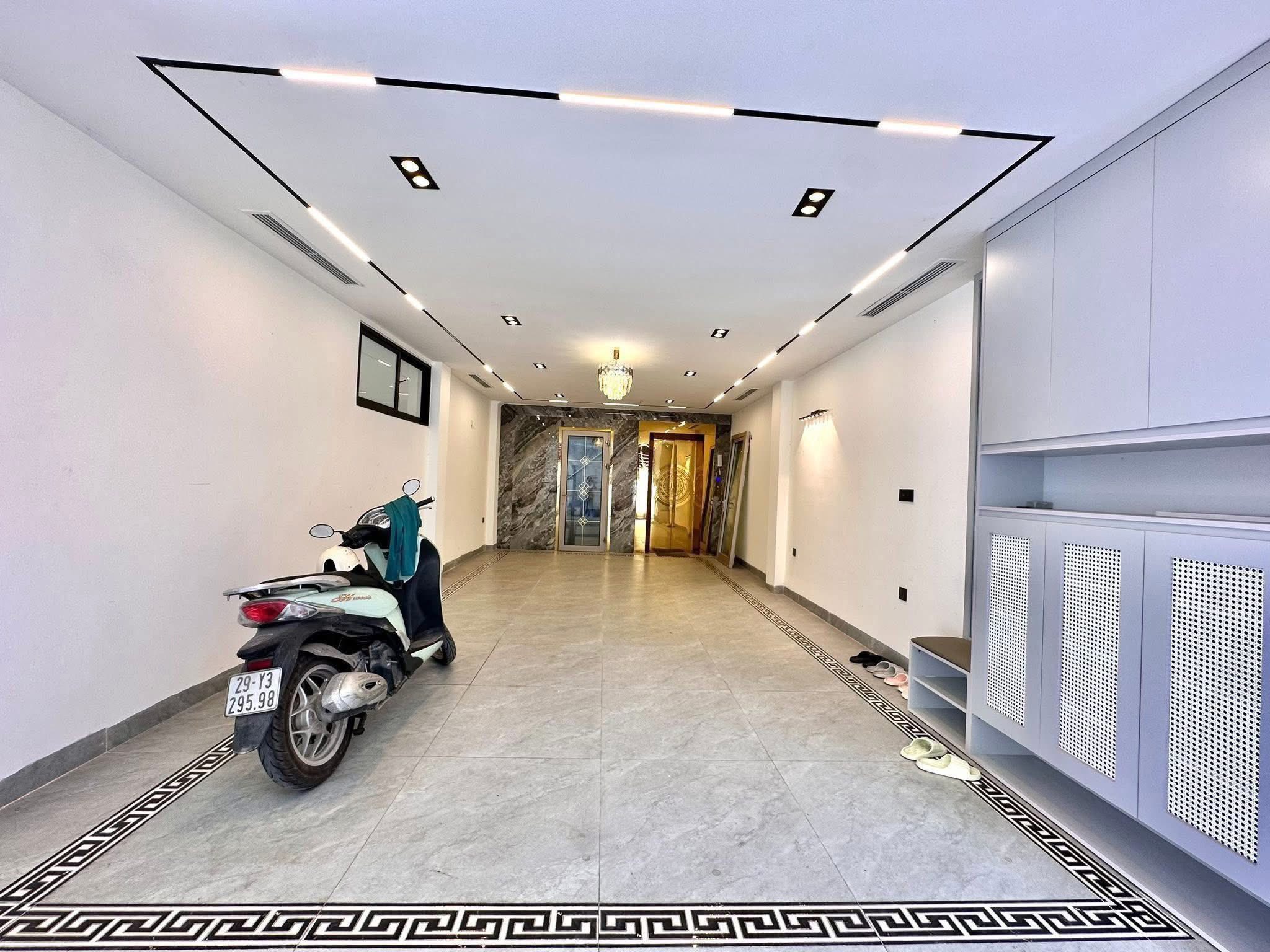 Gần Mặt Phố Nguyễn Văn Cừ, Bồ Đề, Long Biên, 51m2, MT5m, 7 Tầng, Gara, Thang Máy, Full đồ - Ảnh 2