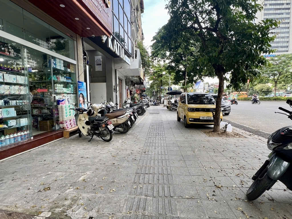 BÁN NHÀ MẶT PHỐ LẠC LONG QUÂN_ TÂY HỒ HÀ NỘI .ĐOẠN VỈA HÈ RỘNG,KINH DOANH SẦM UẤT .DIỆN TÍCH GẦN - Ảnh 2