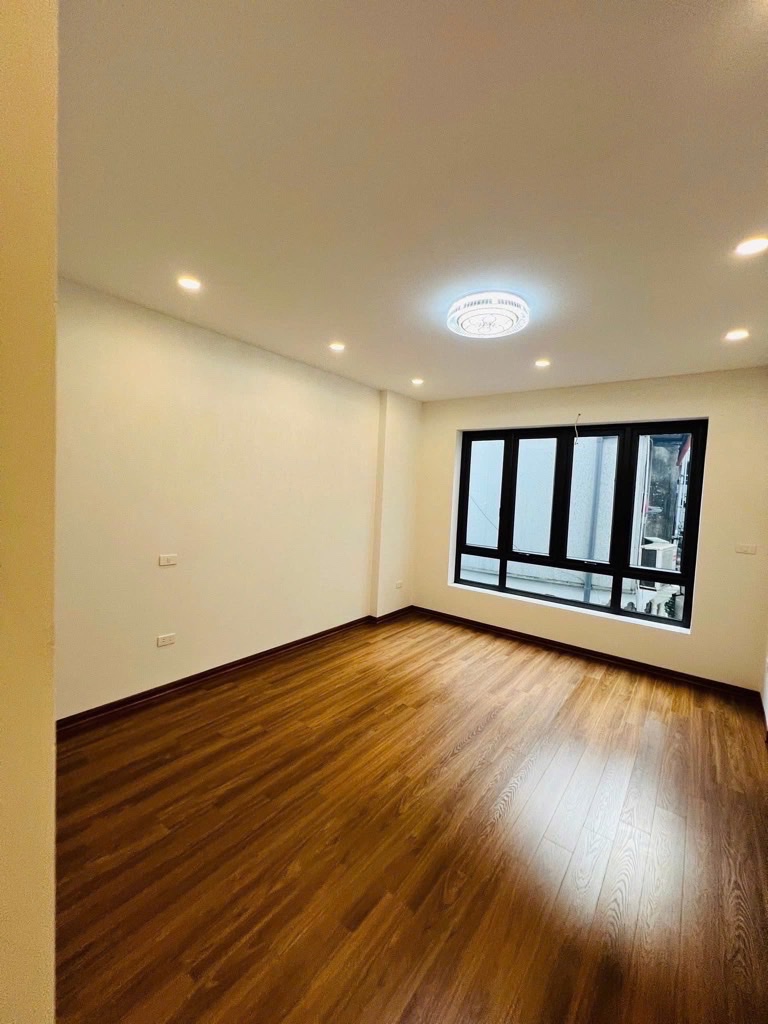 LẠC LONG QUÂN DT 72M X 5 TẦNG MẶT TIỀN 6,5M NGÕ 3M GIÁ 11,5 TỶ - Ảnh 3
