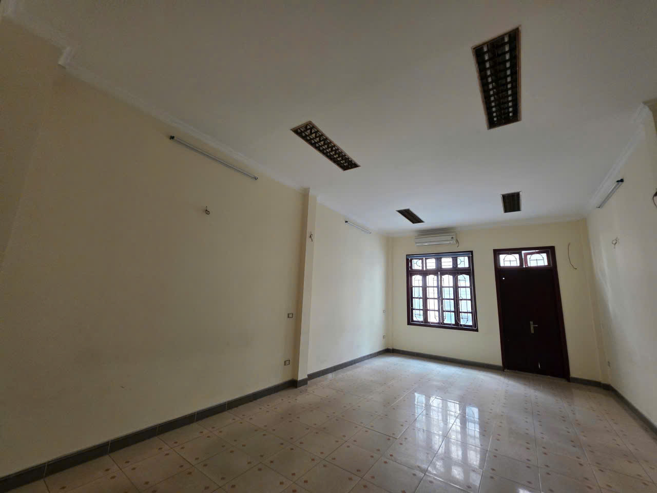 BÁN NHÀ PHÂN LÔ TRUNG KÍNH – NGÕ Ô TÔ TRÁNH – 6 TẦNG – MẶT TIỀN RỘNG – KINH DOANH DÒNG TIỀN ỔN ĐỊNH - Ảnh 4