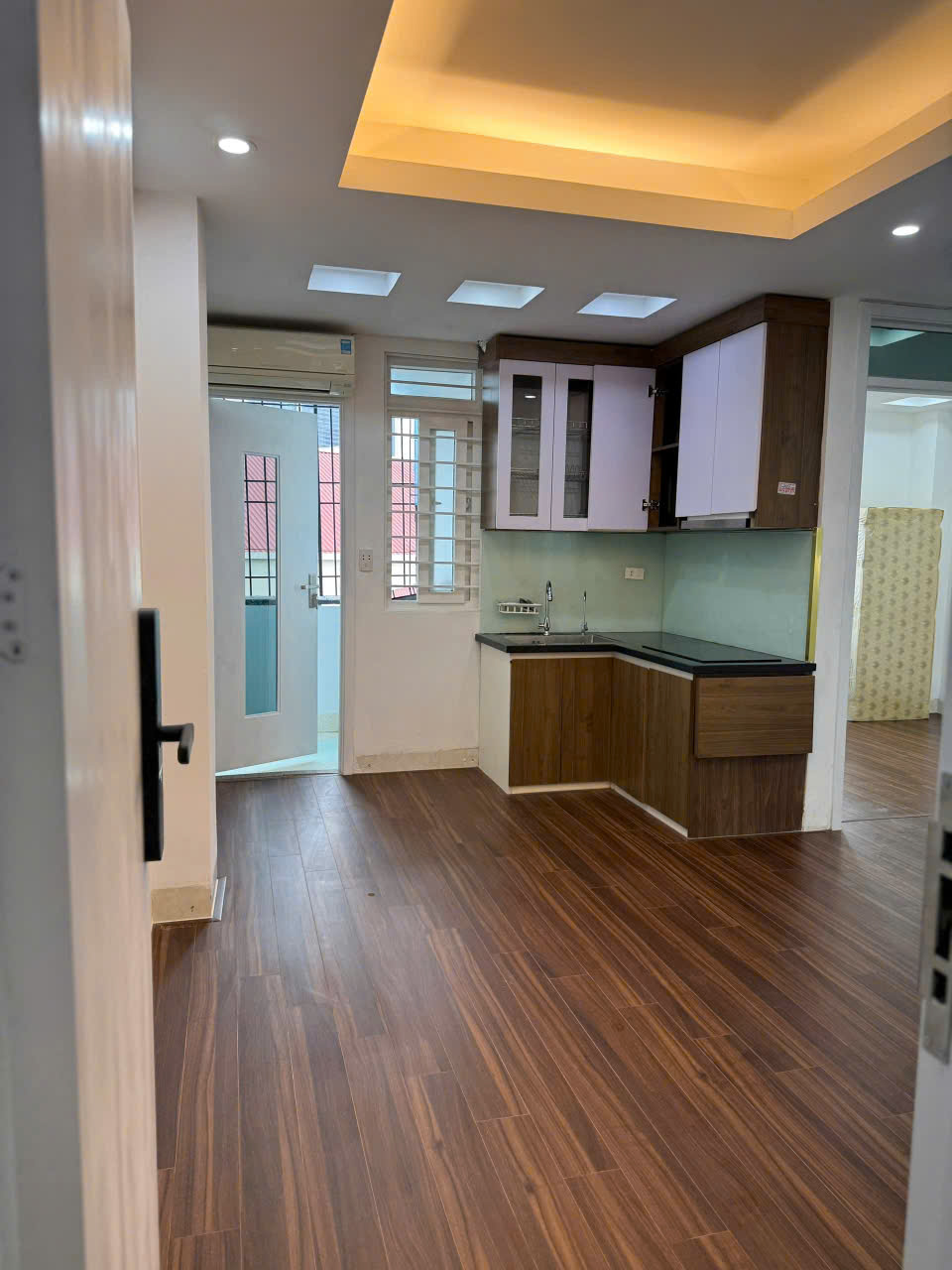 Bán căn hộ CCMN ngõ 252 Tây Sơn - Đống Đa 52m, 2PN2VS, nội thất đẹp giá 2.2 tỷ - Ảnh 1