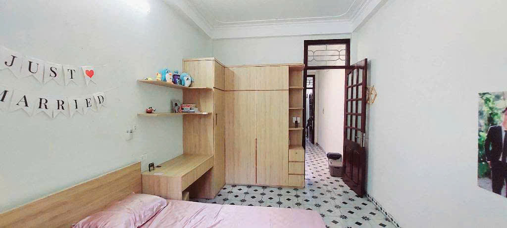 Bán nhà quận Đống Đa 60m 4 tầng xây dựng kiên cố có sân riêng - Ảnh 3