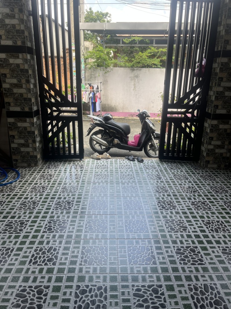 Bán nhà 2 Tầng Dĩ An,SHR đường 02 xe hơi,gần chợ Tân Bình,TPHCM mới - Ảnh 2
