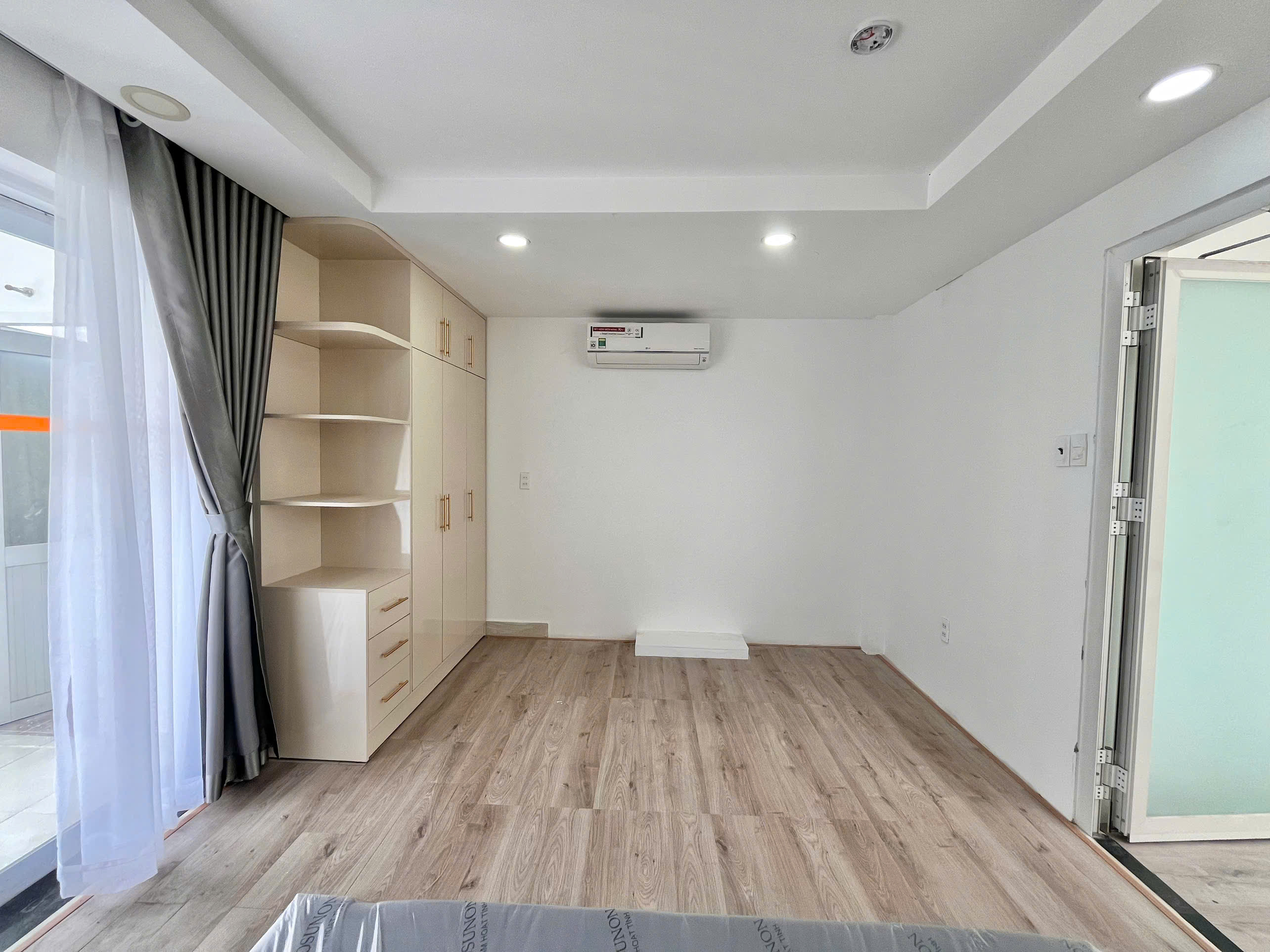 CHO THUÊ PENTHOUSE 1PN – BAN CÔNG 2 MẶT + SÂN THƯỢNG RIÊNG TẠI QUẬN 2, TPHCM - Ảnh 2