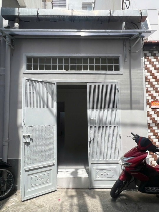 Nhà hẻm thẳng 2.5m gần mặt tiền Dạ Nam P2Q8 - Ảnh chính