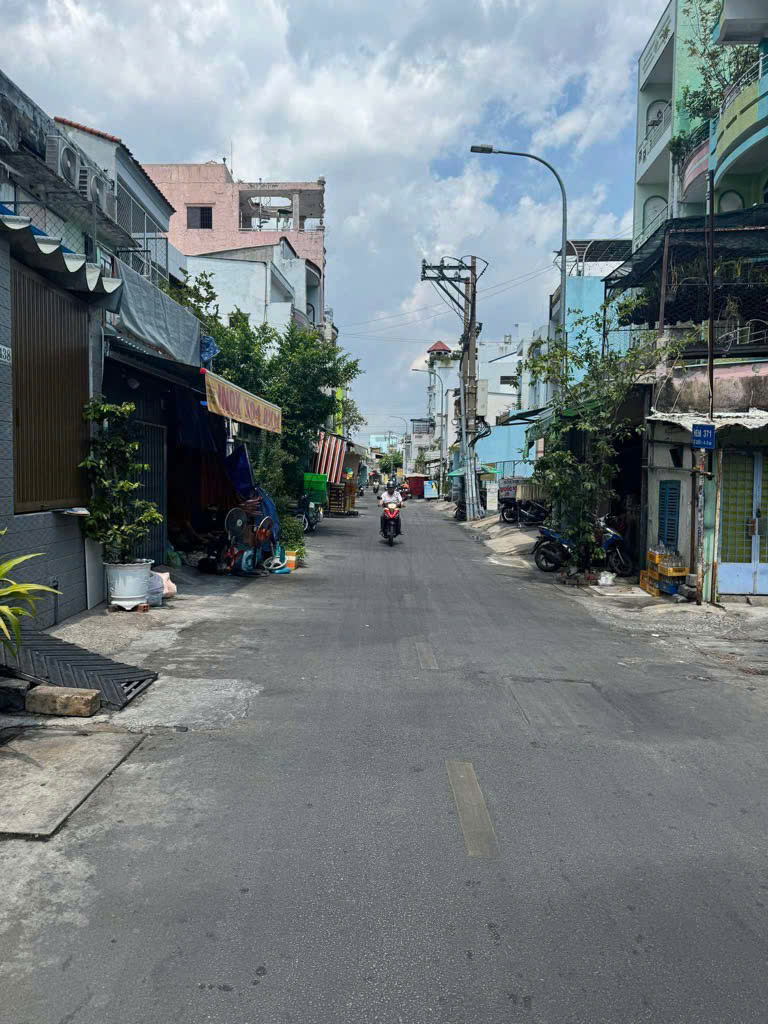 Bán nhà mặt phố Lê Quang Sung, Q.6. DT 42m2, 2 tầng, 3PN. Sổ hồng, giá 6.5 tỷ. - Ảnh chính