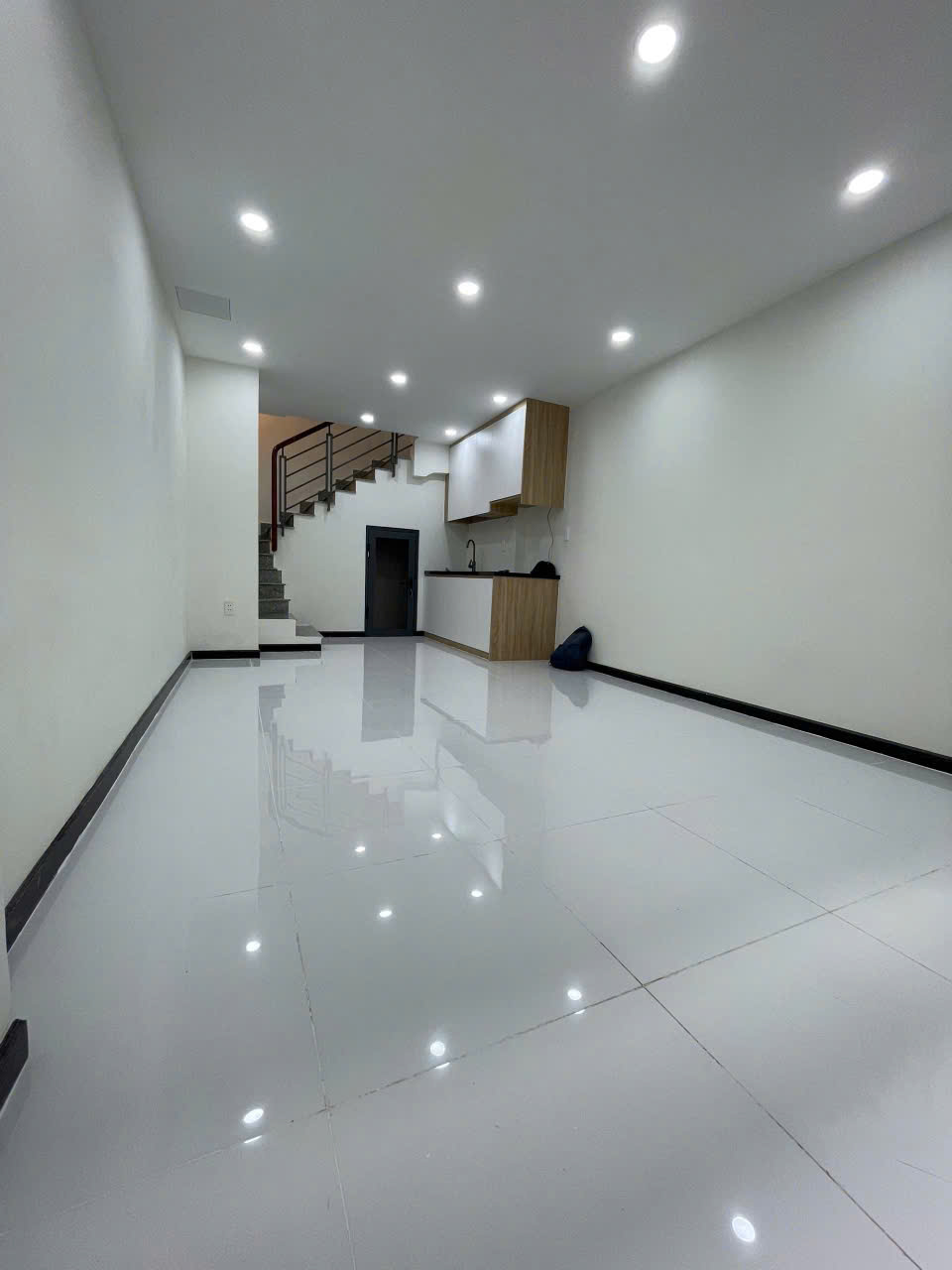 MẶT TIỀN HẺM TRẦN ĐÌNH XU Q1 CÓ 5 TỶ - Ảnh chính