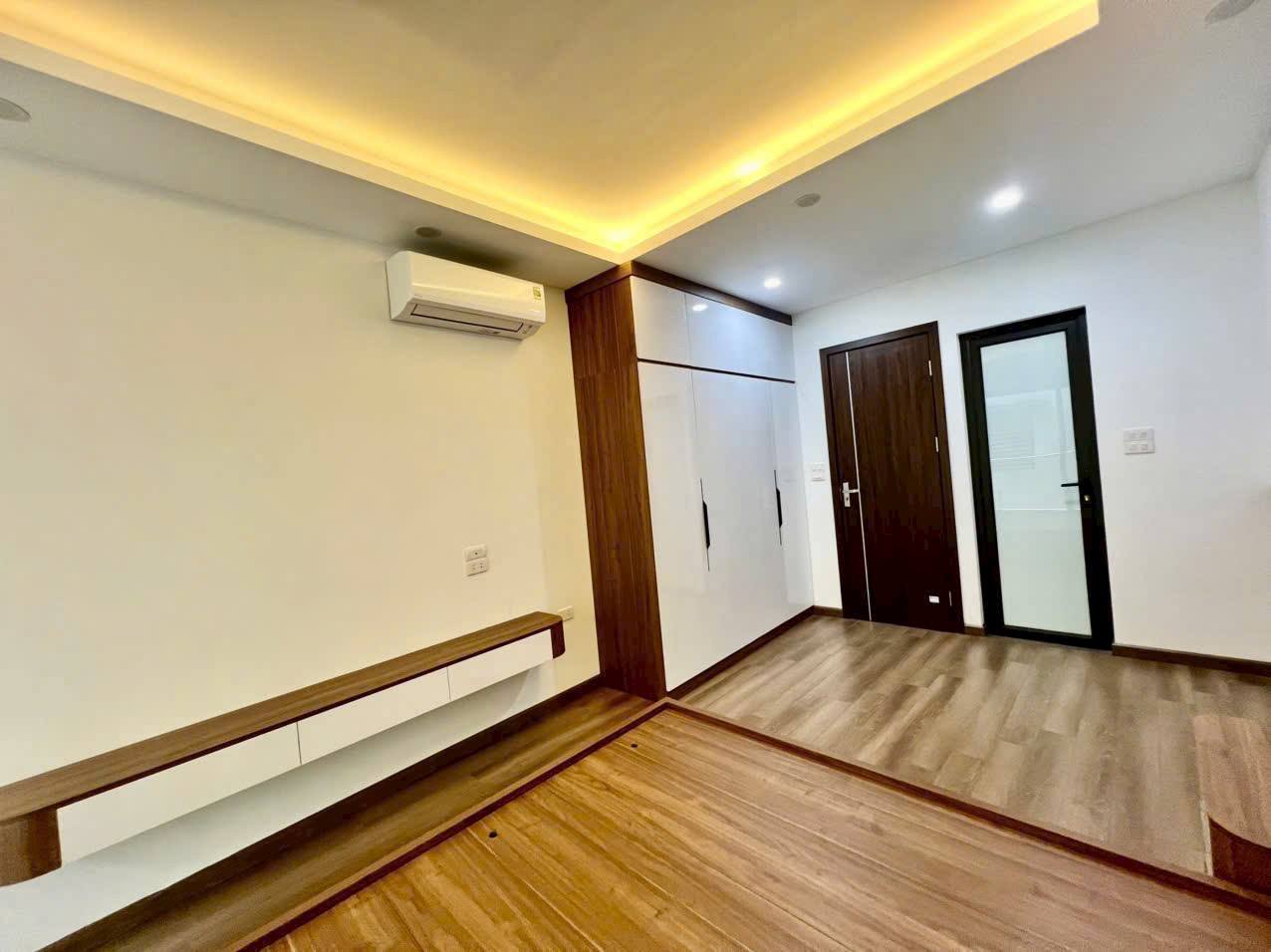 Hiếm có, Nhà Phố Nguyễn Văn Cừ, Ngọc Lâm, Long Biên, 38m2, 5 Tầng, Phân Lô, Ô Tô, Full đồ - Ảnh 3