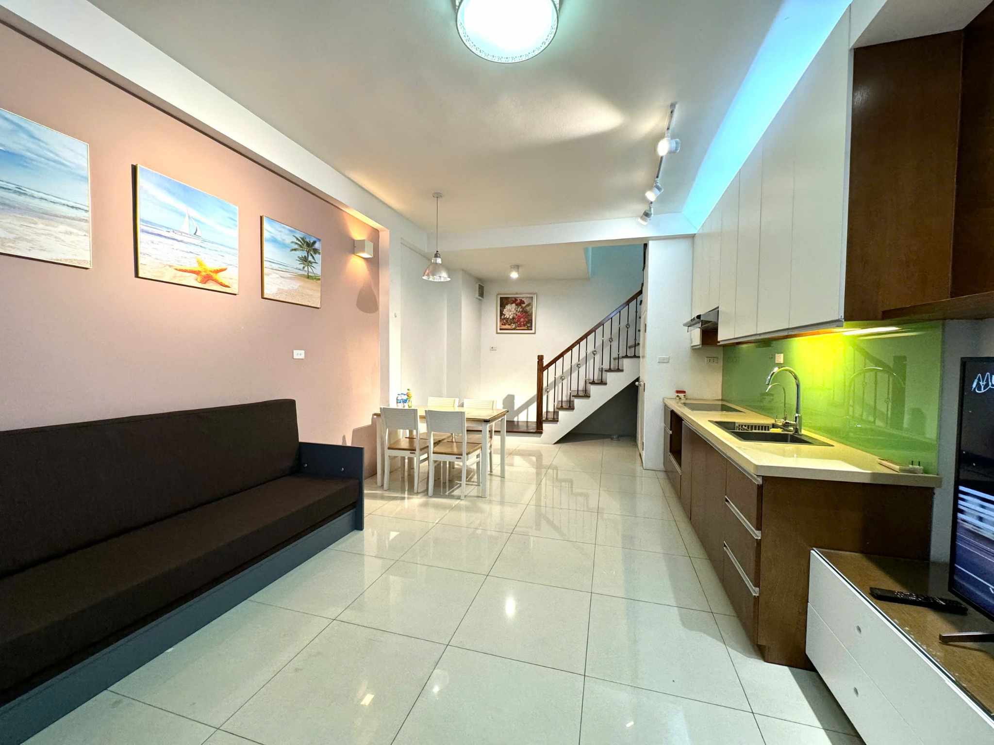Bán Gấp, Nhà Ngõ 12 Phố Bồ Đề, Long Biên, 32m2, 5 Tầng, Ô Tô, Full đồ, Phân Lô - Ảnh chính