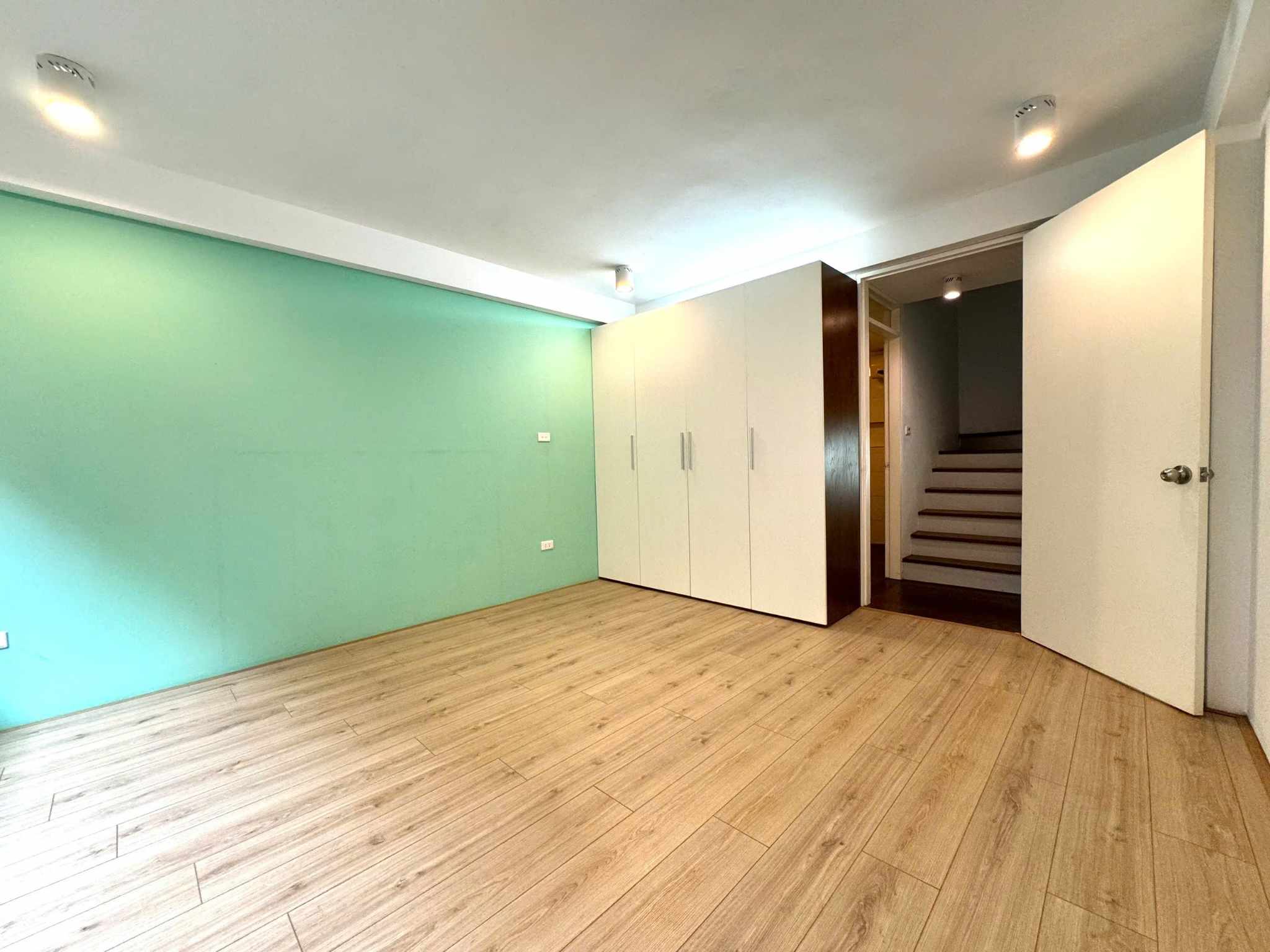 Bán Gấp, Nhà Ngõ 12 Phố Bồ Đề, Long Biên, 32m2, 5 Tầng, Ô Tô, Full đồ, Phân Lô - Ảnh 5