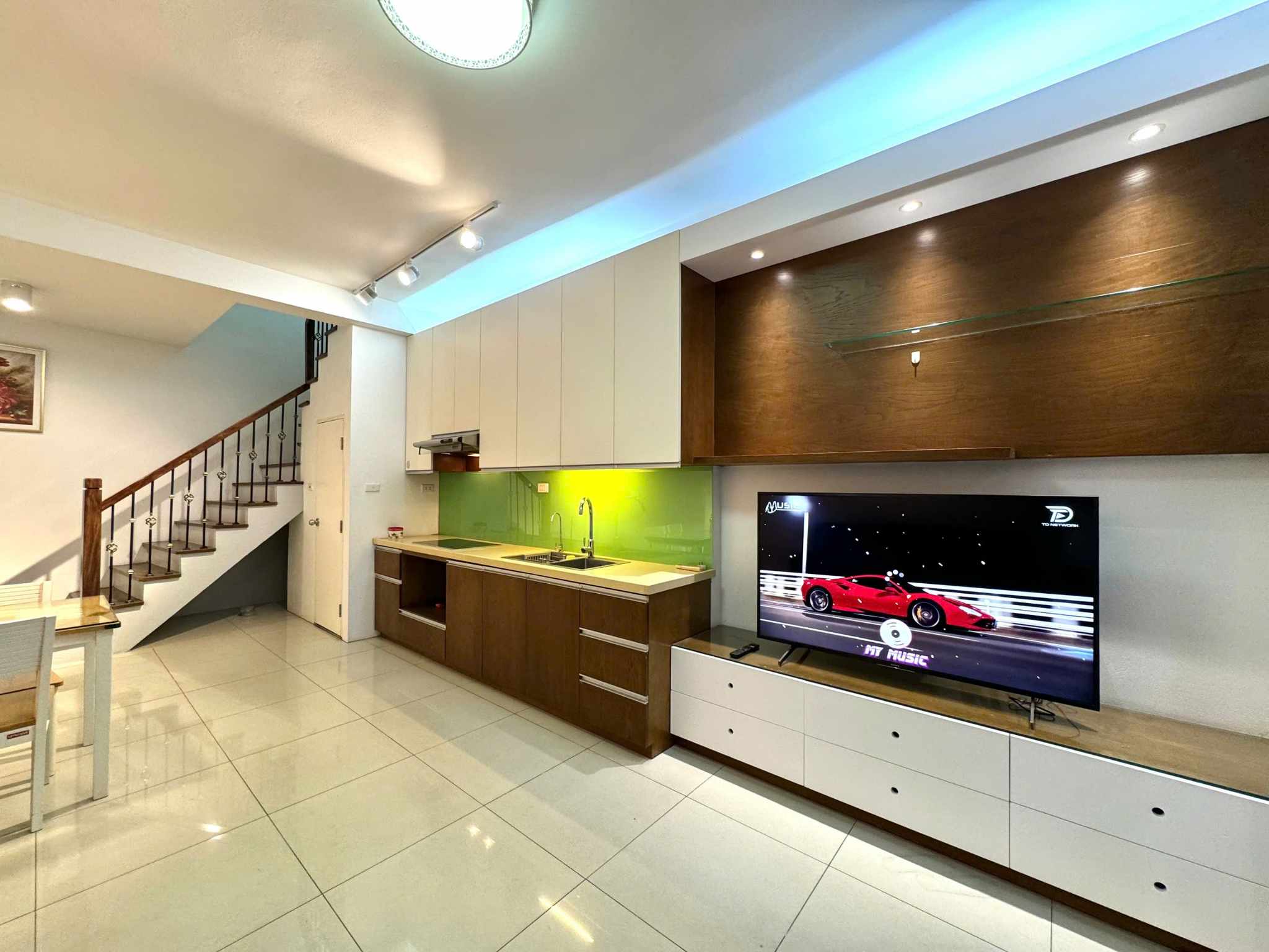 Bán Gấp, Nhà Ngõ 12 Phố Bồ Đề, Long Biên, 32m2, 5 Tầng, Ô Tô, Full đồ, Phân Lô - Ảnh 1