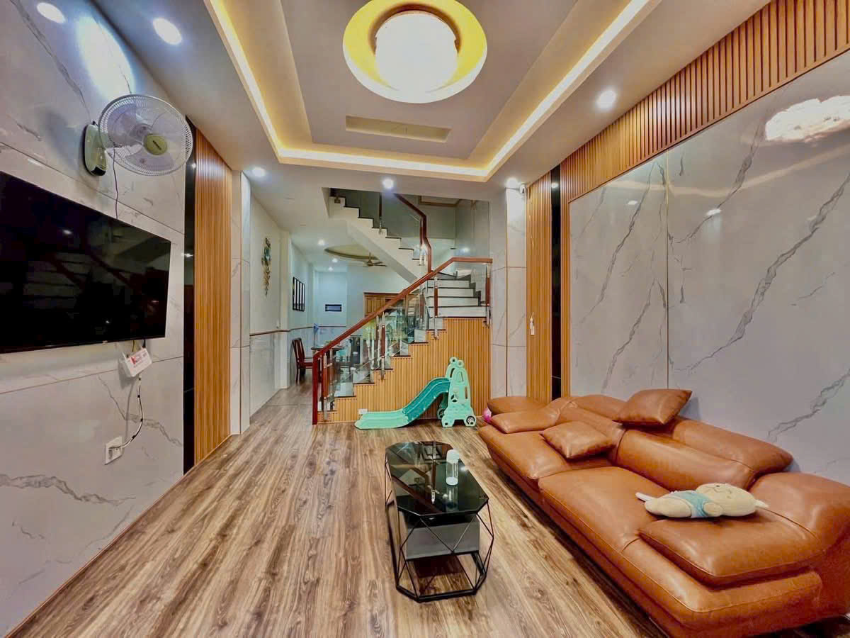 Bán nhà 1T2L mới đẹp, P. Tân Phong, sân oto, đường oto chỉ 3 tỷ 850 - Ảnh 1
