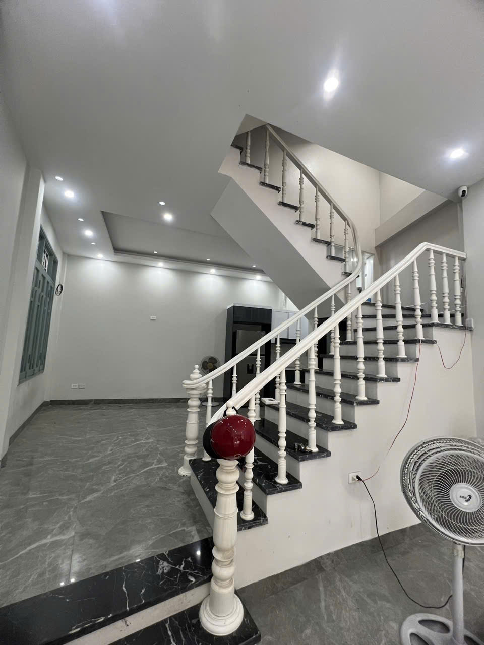 BÁN NHÀ CĂN GÓC 2 MẶT THOÁNG – NGUYỄN VĂN CỪ – LONG BIÊN-53M² – 5 TẦNG – 13.5 TỶ<br>📍 Cách mặt phố - Ảnh chính