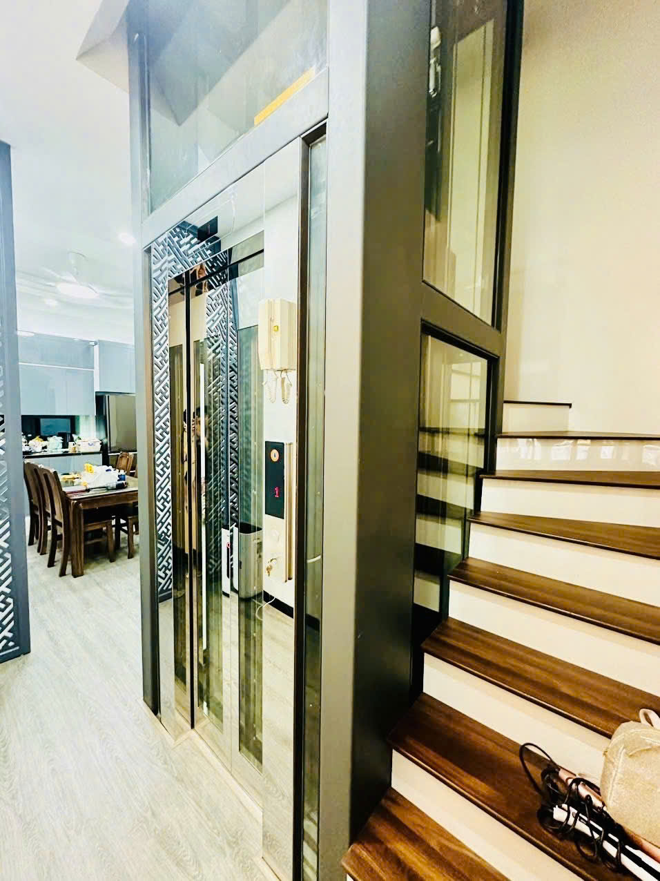 BÁN NHÀ NGUYỄN VĂN CỪ CÁCH 1 NHÀ RA PHỐ – TRUNG TÂM LONG BIÊN – LÔ GÓC 3 THOÁNG – Ô TÔ TRÁNH – - Ảnh 2