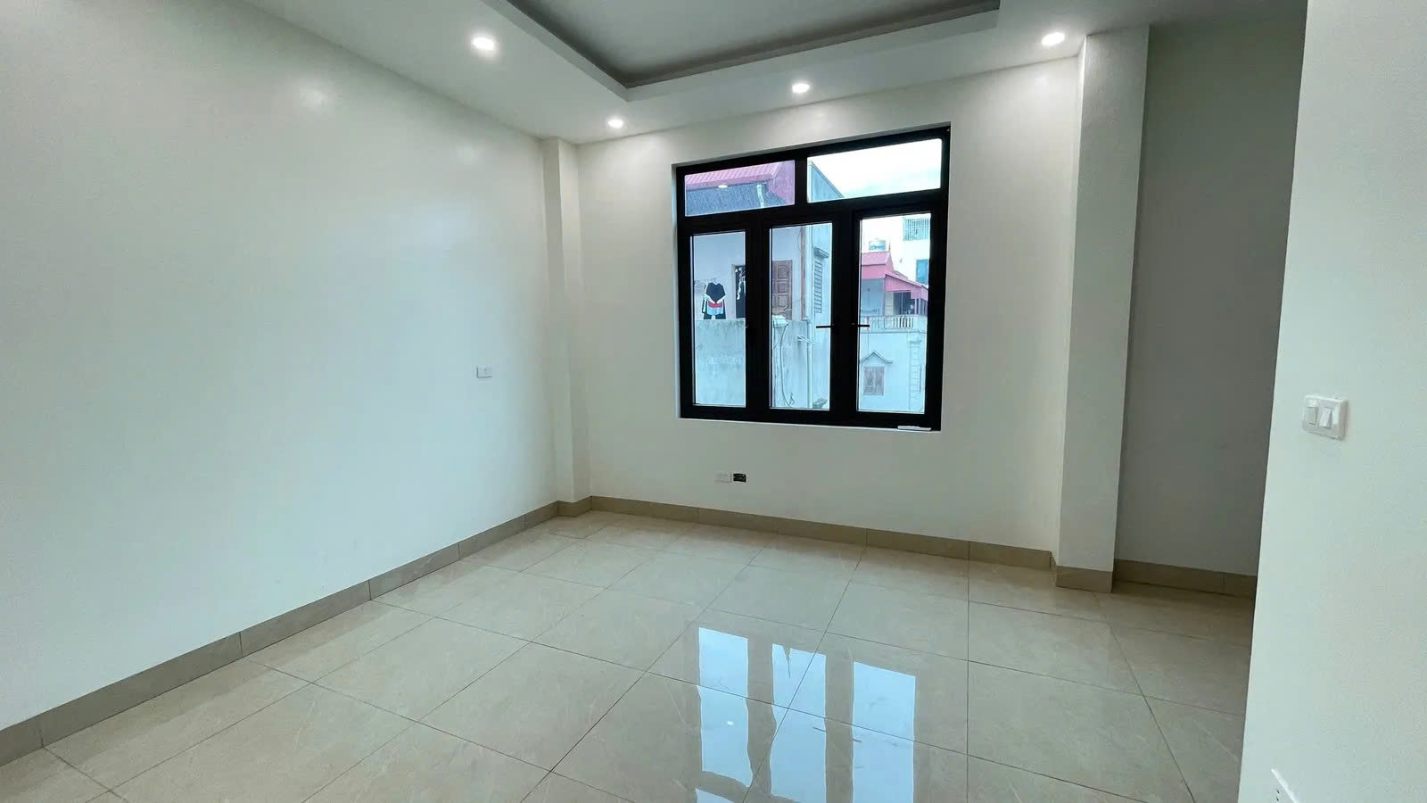 BÁN 300 M2 ĐẤT NGÔ GIA TỰ MẶT TIỀN 15M Ô TÔ VÀO ĐẤT TRUNG TÂM QUẬN LONG BIÊN. - Ảnh 3
