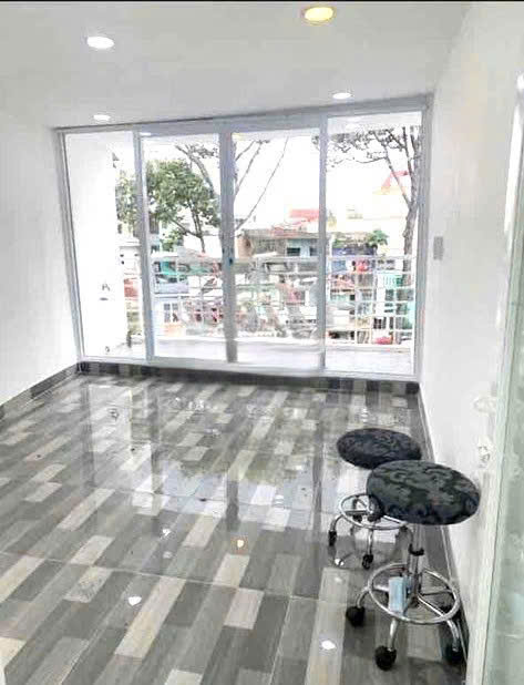 15 Triệu: HIẾM nguyên căn MẶT TIỀN đường 3 tháng 2 Q10- cao 4 tầng 3 phòng thông suốt. VŨ 0933910039 - Ảnh 2