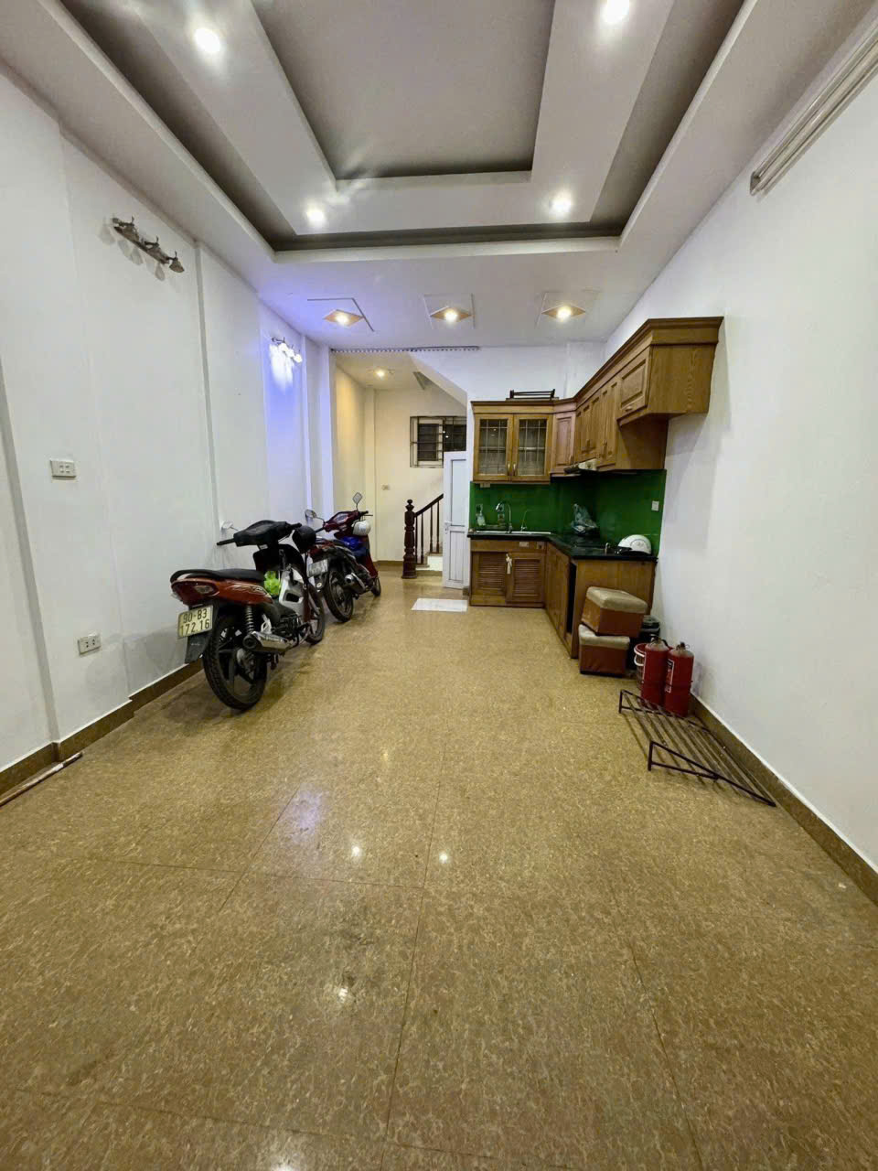Cho thuê nhà  Nguyễn Khang, Cầu Giấy 35m x 5T, 3PN4VS giá 12TR, ở nhóm 6 bạn - Ảnh chính