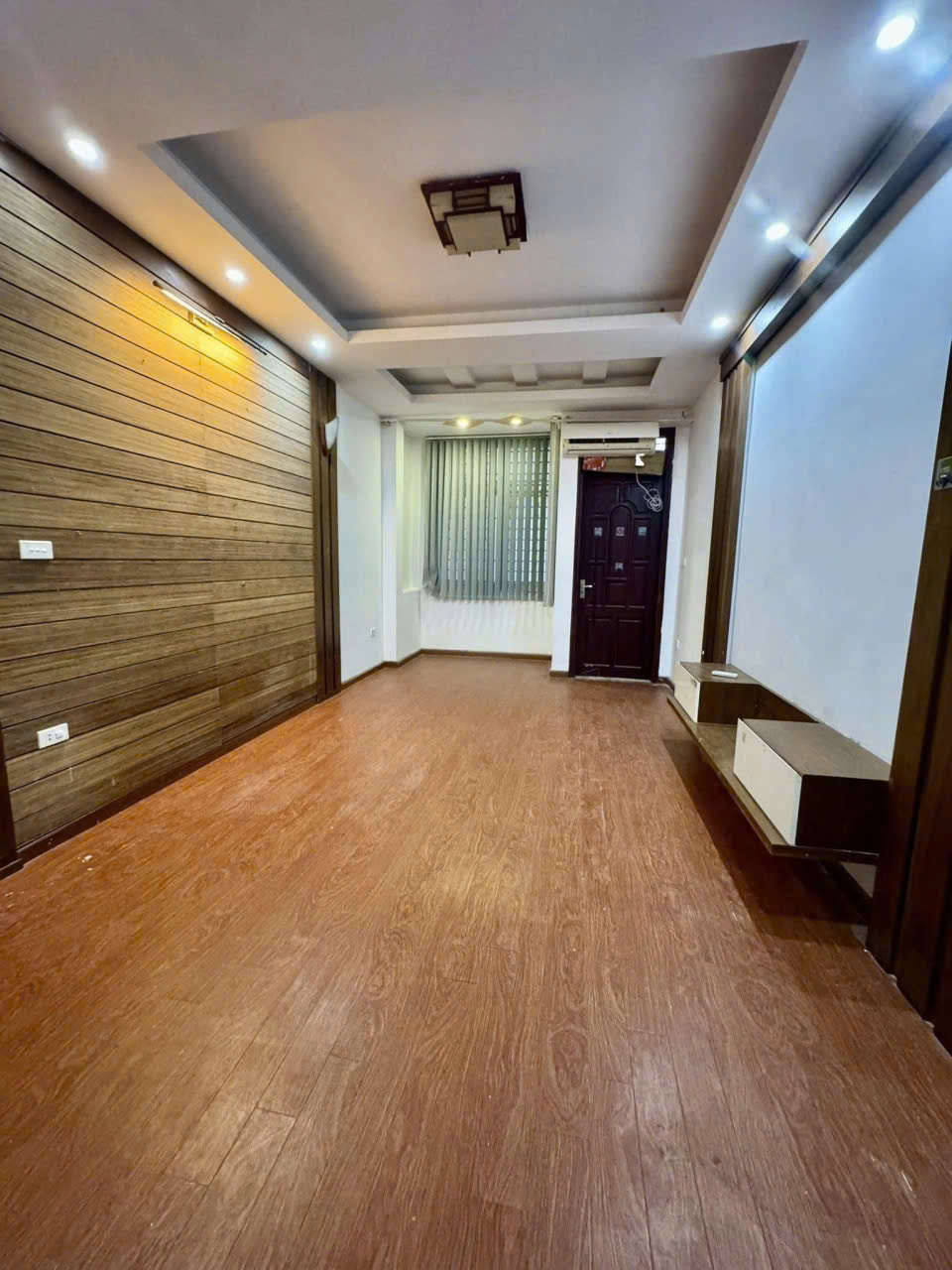 Cho thuê nhà  Nguyễn Khang, Cầu Giấy 35m x 5T, 3PN4VS giá 12TR, ở nhóm 6 bạn - Ảnh 1