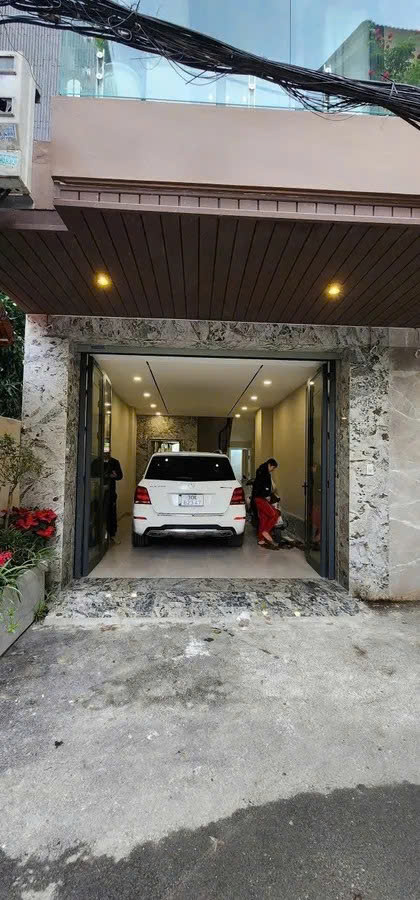 NHÀ ĐẸP TẶNG NỘI THẤT Phố Bồ Đề 52 m2 X 6 Tầng 13.9 tỷ Long Biên Hà Nội.Ô TÔ VÀO NHÀ. - Ảnh chính