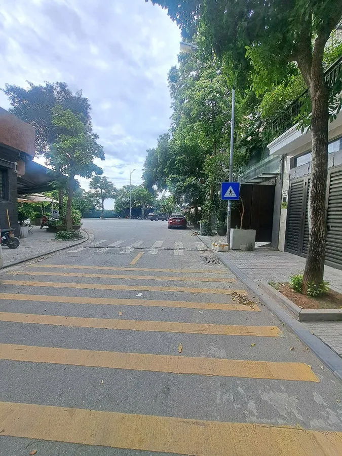 Bán nhà KĐT văn Phú, Hà Đông VỈA HÈ, Ô TÔ TRÁNH 95mx 5 tầng 26.5 tỷ. - Ảnh chính