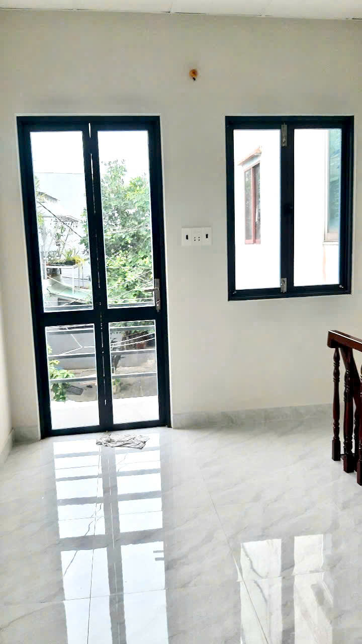 Nhà dưới 2 tỷ: 30m2 Sổ riêng 2 tầng, không QH LG, hẻm 4m sát mặt tiền trung tâm Q11. VŨ 0933910039 - Ảnh 2