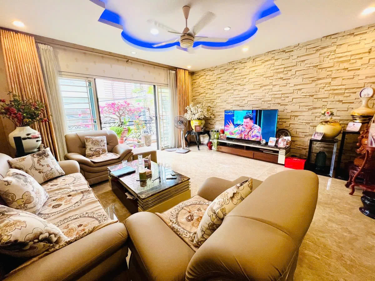 NHÀ ĐẸP GARA Ô ÔTÔ  Phố Bồ Đề 110m2 X 5 Tầng 30 tỷ Long Biên. - Ảnh 3