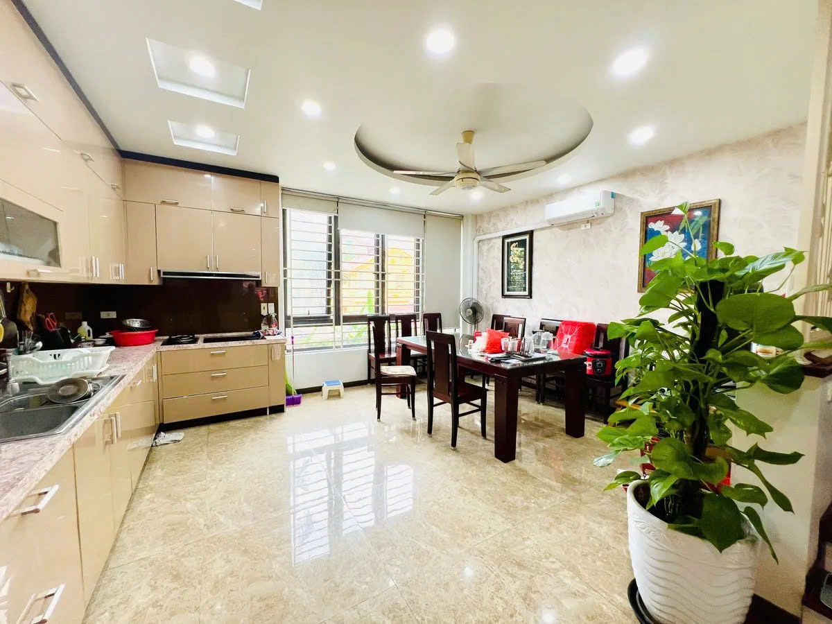 NHÀ ĐẸP GARA Ô ÔTÔ  Phố Bồ Đề 110m2 X 5 Tầng 30 tỷ Long Biên. - Ảnh 1