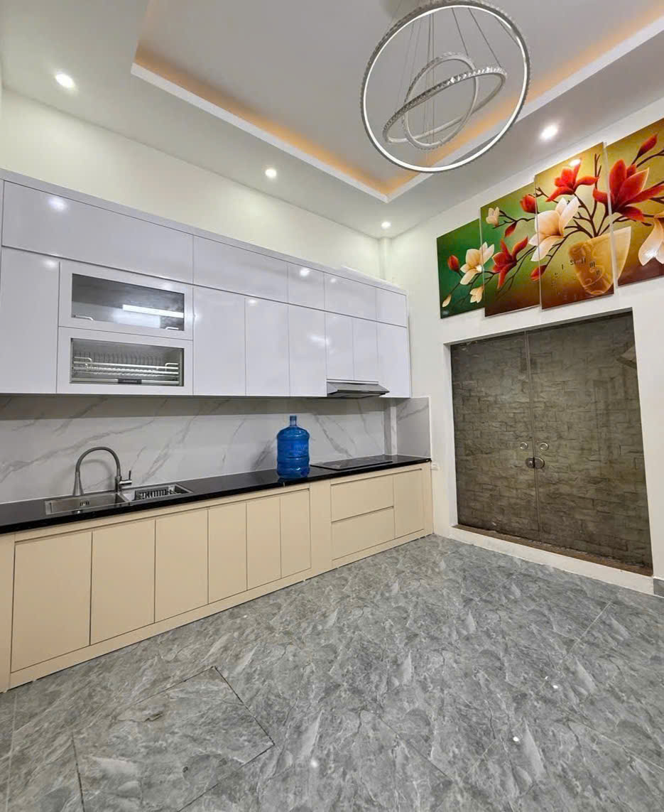 SIÊU PHẨM LẠC LONG QUÂN, NHÀ MỚI Ở NGAY, NỘI THẤT XỊN, 5T x 35M2, 8.33 TỶ - Ảnh 2
