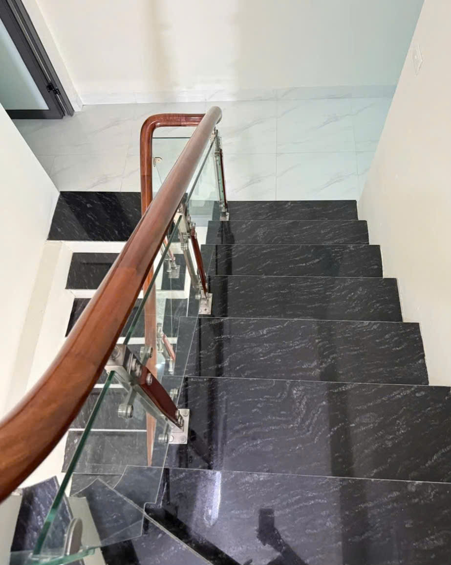SIÊU PHẨM LẠC LONG QUÂN, NHÀ MỚI Ở NGAY, NỘI THẤT XỊN, 5T x 35M2, 8.33 TỶ - Ảnh 4