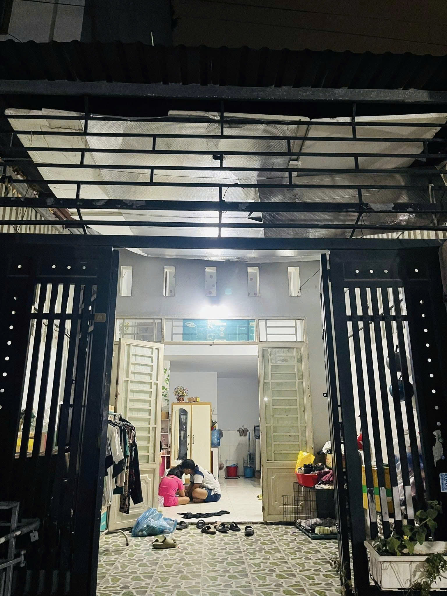 Bán nhà 2 Mặt tiền trước + sau Lê Trọng Tấn, 8x20m, 2 Tầng, chia 4 căn, HĐT 26tr, 10,2 tỷ. - Ảnh 1