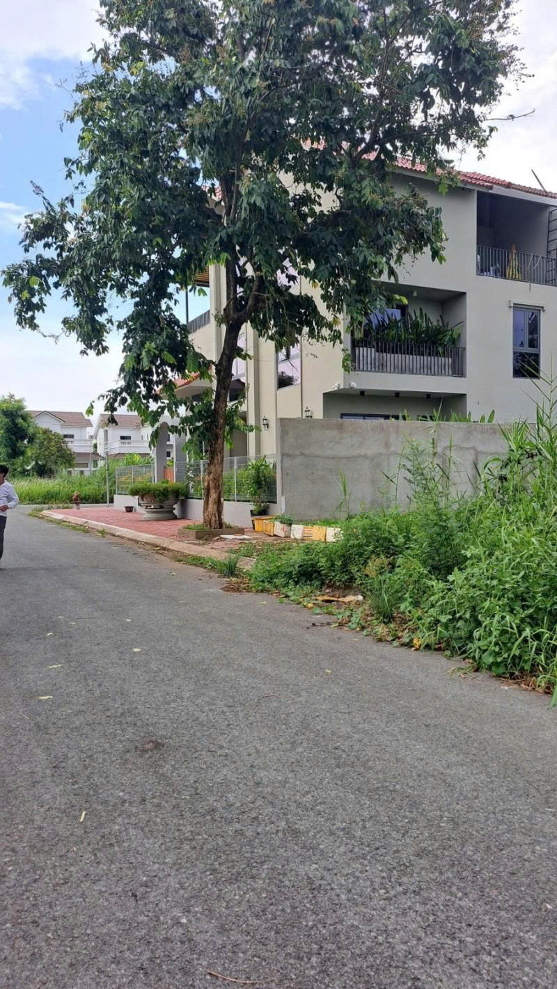 BÁN ĐẤT NỀN BIỆT THỰ – VIEW HỒ – 242m2 - BÌNH CHÁNH  - chỉ 10 ty mầm non - Ảnh chính