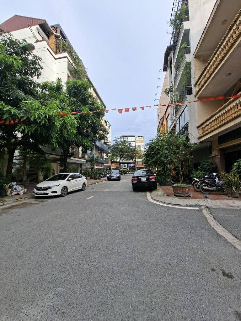 HIẾM CÓ! NHÀ PHÂN LÔ NGUYỄN VĂN CỪ - Ô TÔ TRÁNH - VỈA HÈ - KINH DOANH ĐỈNH - GIÁ CỰC TỐT! - Ảnh chính