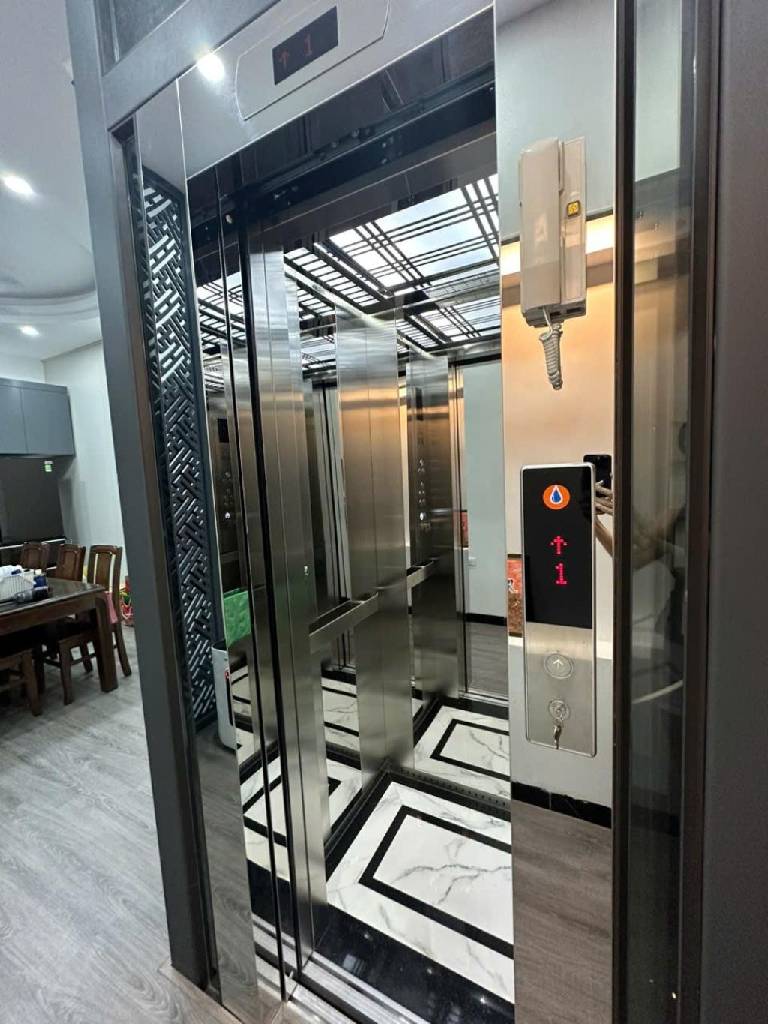 HIẾM CÓ! NHÀ PHÂN LÔ NGUYỄN VĂN CỪ - Ô TÔ TRÁNH - VỈA HÈ - KINH DOANH ĐỈNH - GIÁ CỰC TỐT! - Ảnh 1