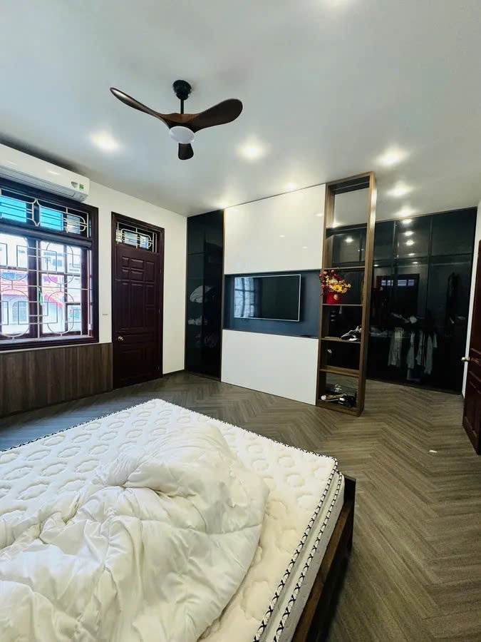 BIỆT THỰ SÂN VƯỜN MẶT PHỐ Ngọc Thụy 200m2 X 4 tầng, mặt tiền 12m, 25 tỷ Long Biên. - Ảnh 2