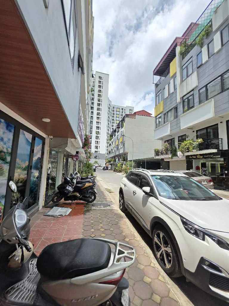 Siêu phẩm mặt phố Long Biên, 86m x 6 tầng, mặt tiền 10m, lô góc, 3 thoáng, thông sàn kinh doanh - Ảnh 1