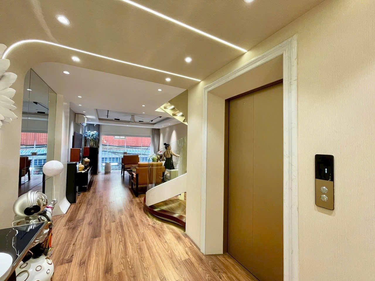 Đội Cấn, 7 tầng thang máy, nội thất đẹp, ô tô ngủ trong nhà – 65m², MT 4.6m - Ảnh 1