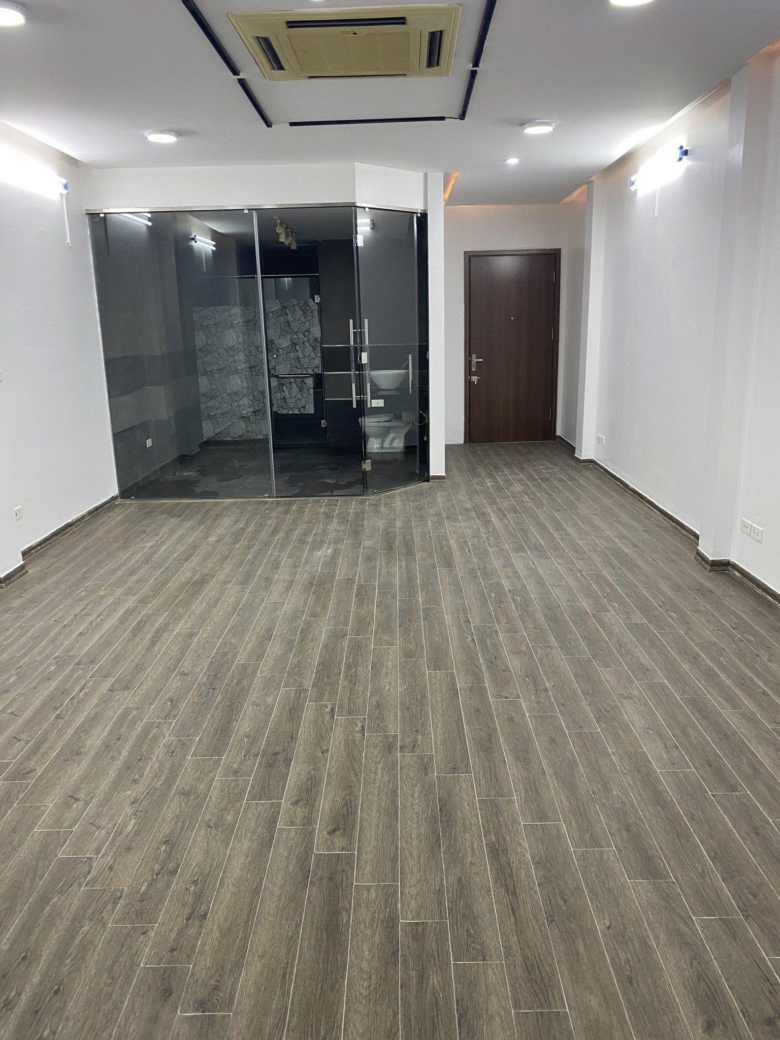 Mặt Phố Nguyễn Hoàng 76m/6T Thang máy, MT 4.7m 44 Tỷ, Vỉa hè rộng, KD sầm uất - Ảnh 2