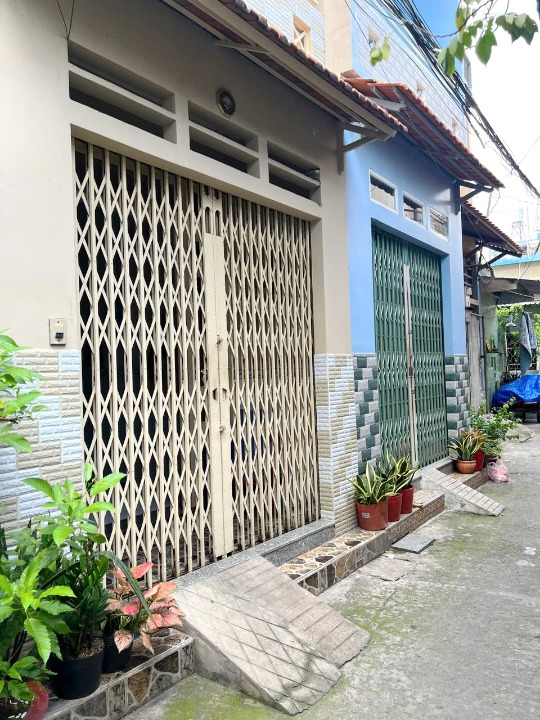 Bán nhà 2 tầng NH L 6.3m hẻm 125 Nguyễn Thị Tần P2Q8. Giá: 4.65 tỷ - Ảnh chính