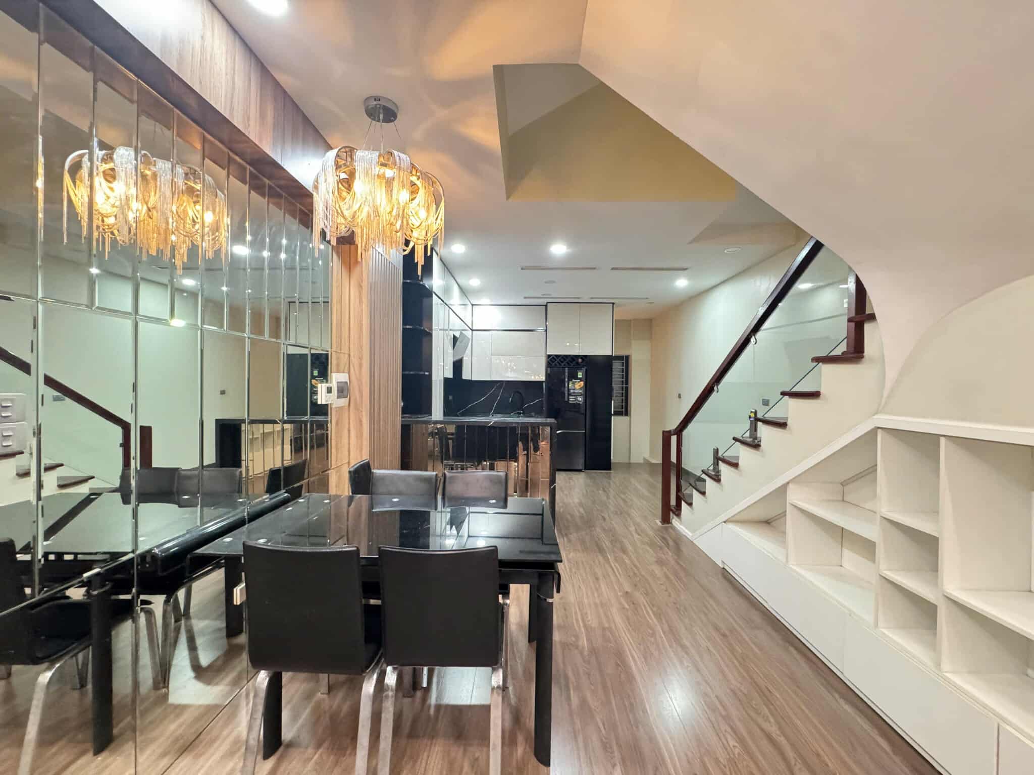 Bán Gấp Nhà Ngõ 66 Ngọc Lâm, Long Biên, 60m2, 5 Tầng, Gara, 4 ngủ, Full nội thất - Ảnh 2