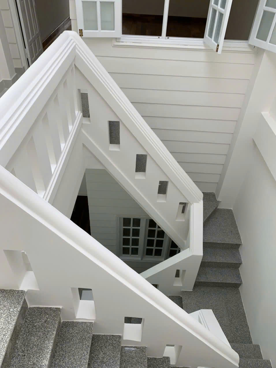 BÁN NHÀ 5PN GẦN TRƯỜNG NGUYỄN DU P2 ĐÀ LẠT - 5PN, SÂN ĐẬU 2 Ô TÔ - 9.3 TỶ - Ảnh 3