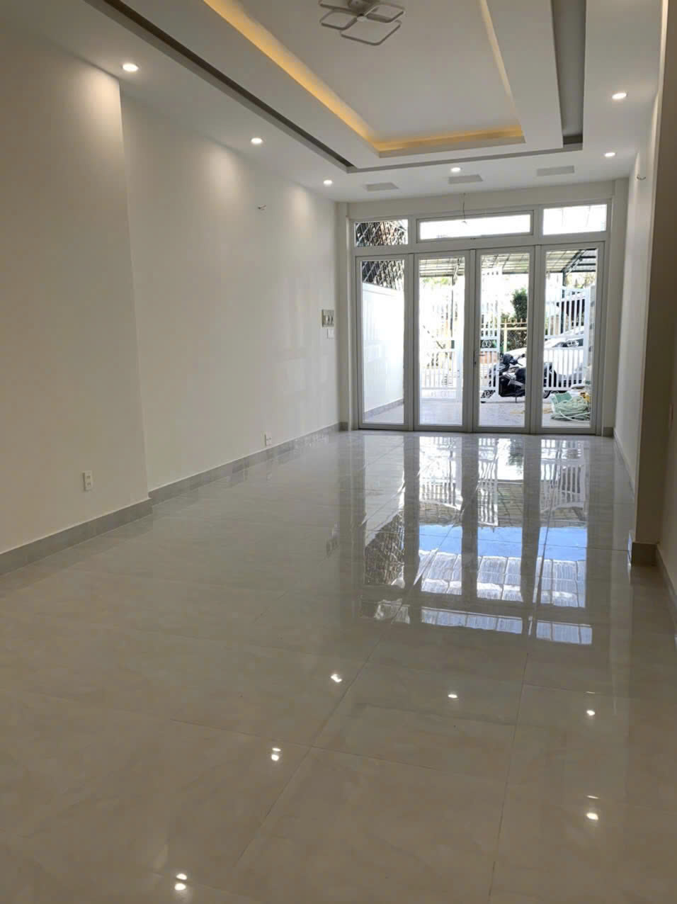 BÁN NHÀ 5PN GẦN TRƯỜNG NGUYỄN DU P2 ĐÀ LẠT - 5PN, SÂN ĐẬU 2 Ô TÔ - 9.3 TỶ - Ảnh 2