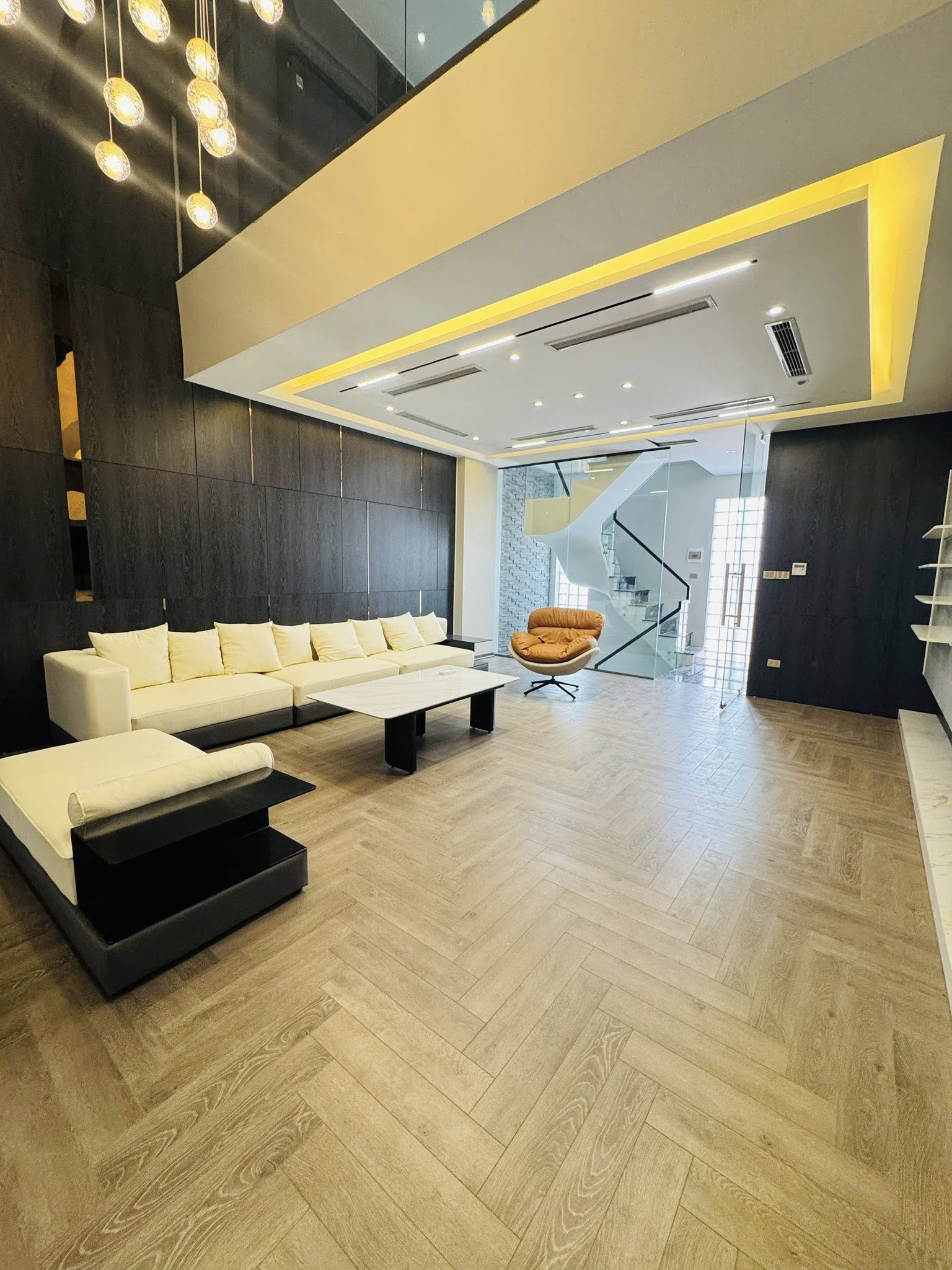 Bán Nhà Phố Ngọc Thụy 56m2 8T Gara 2 Ô Tô, MT 5.6m, Full Nội Thất, Kinh Doanh - 21 Tỷ - Ảnh chính