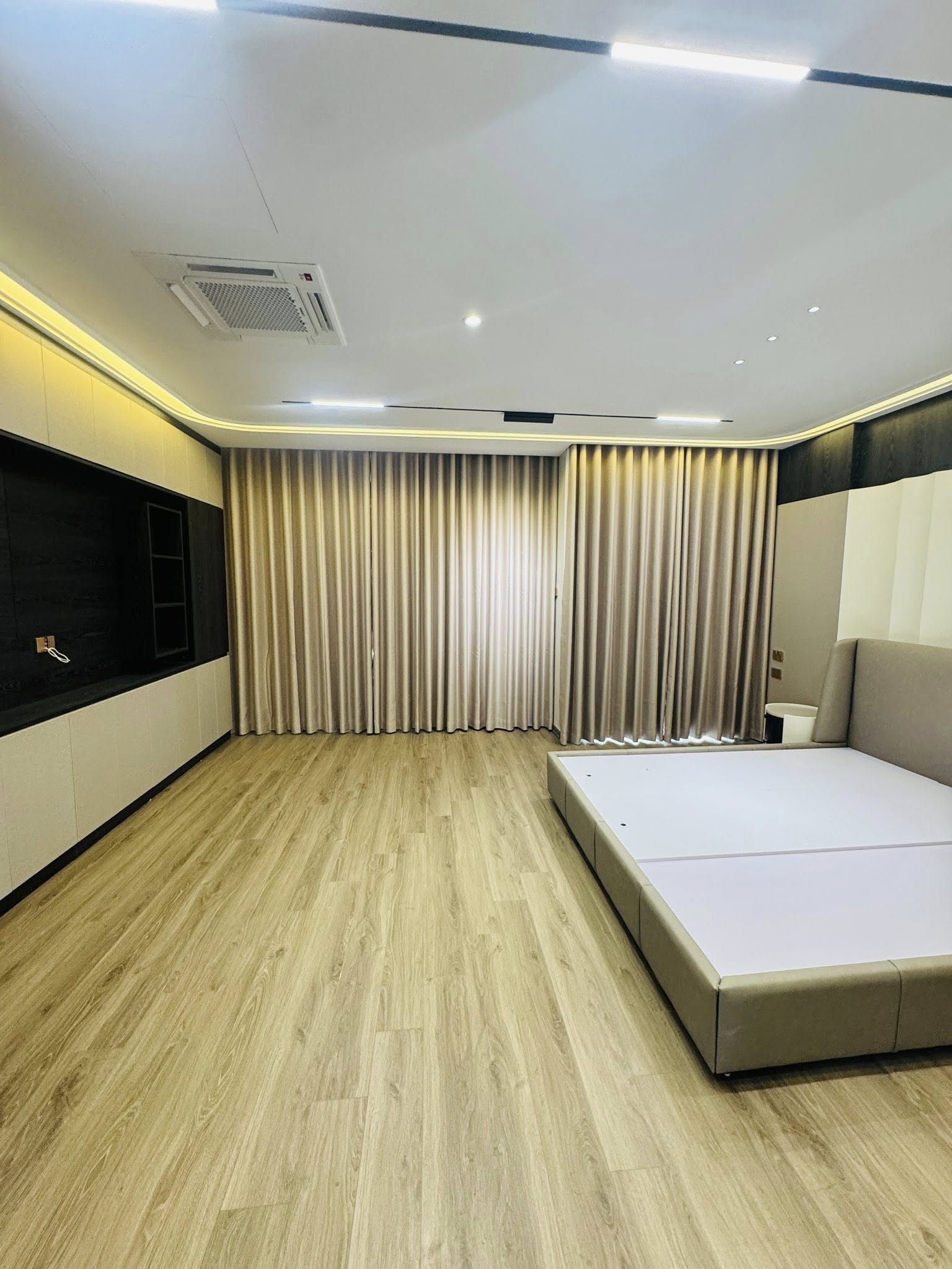 Bán Nhà Phố Ngọc Thụy 56m2 8T Gara 2 Ô Tô, MT 5.6m, Full Nội Thất, Kinh Doanh - 21 Tỷ - Ảnh 3