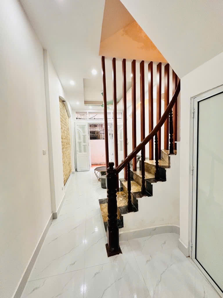 Nhà đẹp Lạc Long Quân - mới keeng - dân xây -full đồ - giá yêu thương 8 tỷ - Ảnh 2