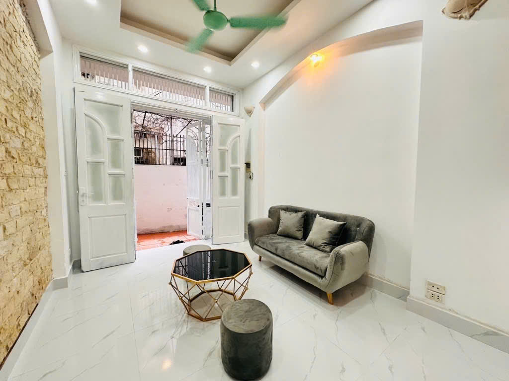 Nhà đẹp Lạc Long Quân - mới keeng - dân xây -full đồ - giá yêu thương 8 tỷ - Ảnh 1