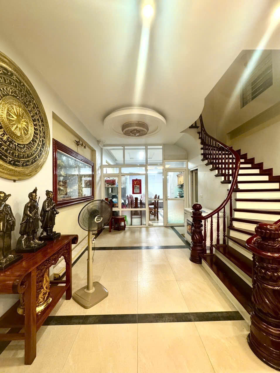 BÁN NHÀ NGÕ TO HƠN PHỐ – 2 Ô TÔ TRÁNH – VIEW CÔNG VIÊN<br>Ngọc Thuỵ 121m² 3T MT 5m 30.5 tỷ Long Biên - Ảnh 2