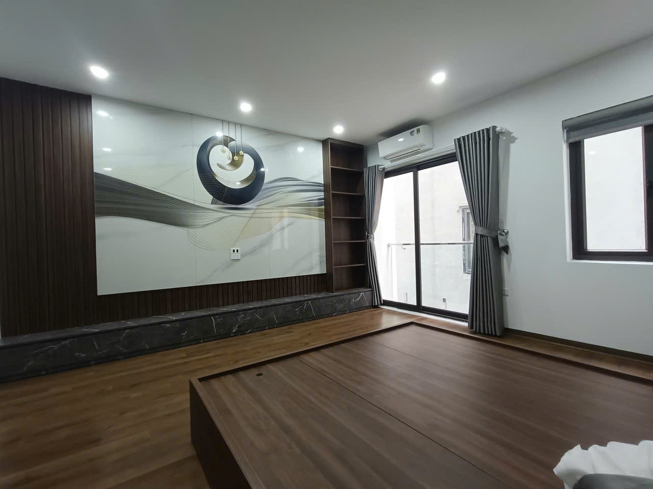 BÁN NHÀ BỒ ĐỀ – 6 TẦNG THANG MÁY – FULL NỘI THẤT – CÁCH Ô TÔ 10M<br>Diện tích 40m², MT 4.5m, giá 10.9 - Ảnh 1