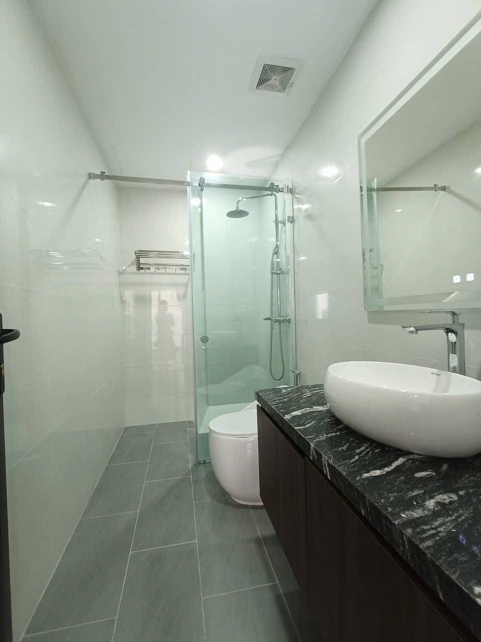 BÁN NHÀ BỒ ĐỀ – 6 TẦNG THANG MÁY – FULL NỘI THẤT – CÁCH Ô TÔ 10M<br>Diện tích 40m², MT 4.5m, giá 10.9 - Ảnh chính