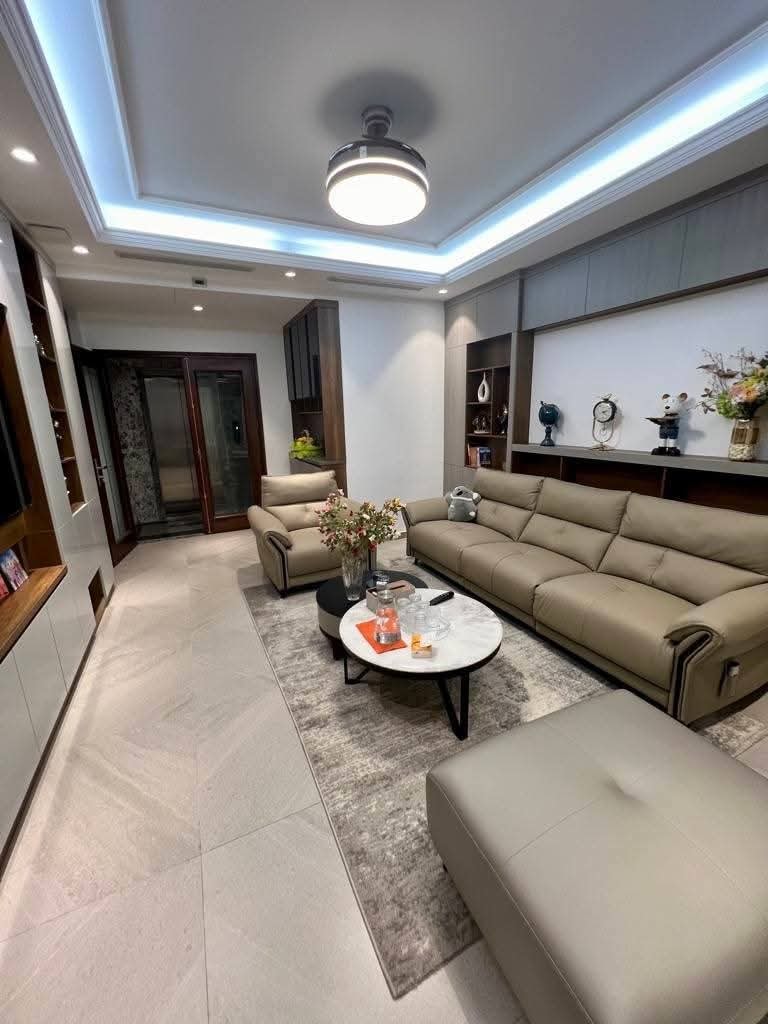 Bán nhà khu Kim Mã, 56m², 6 tầng thang máy, nhà đẹp – chỉ 15 tỷ - Ảnh chính